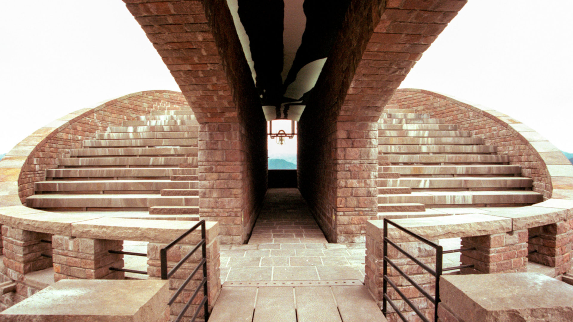 Kirche Santa Maria degli Angeli von Mario Botta auf dem Monte Tamaro