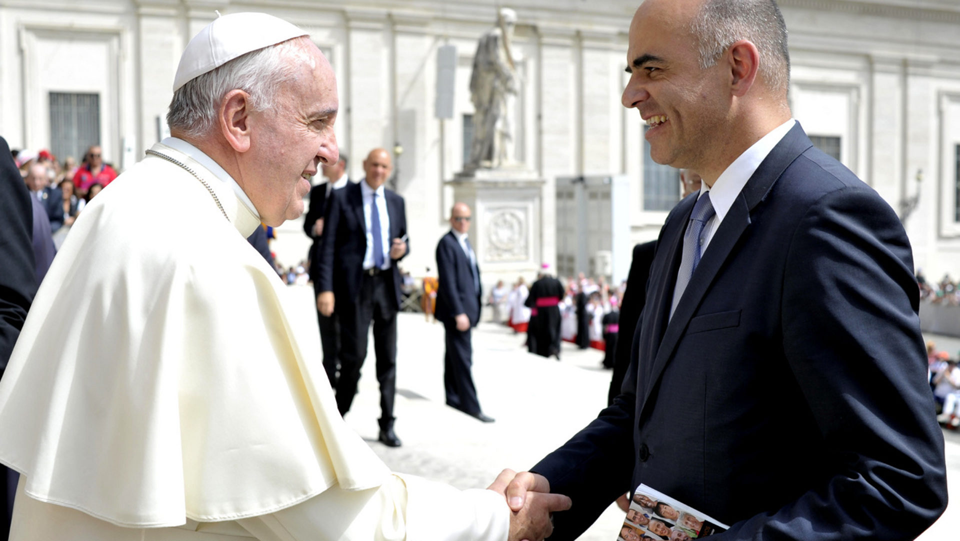 Papst Franziskus begrüsst Bundespräsident Alain Berset im Vatikan, November 2018.