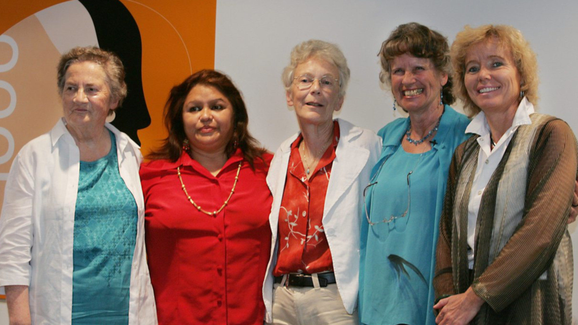 Anni Lanz (Mitte) war eine der Schweizer "1000 Frauen für den Friedensnobelpreis 2005"