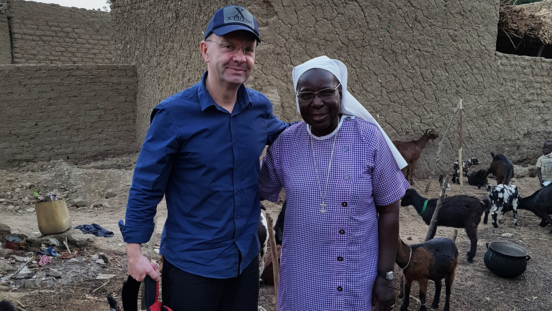 Jan Probst mit einer Ordensfrau in Niger