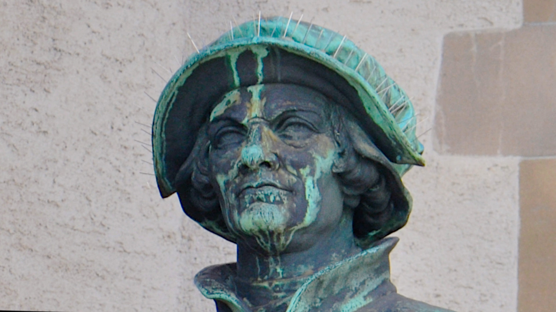 Zwingli-Statue vor der Wasserkirche in Zürich