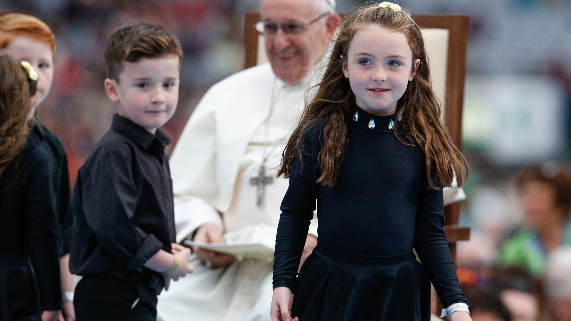 Papst Franziskus empfängt Kinder beim Weltfamilientreffen in Dublin 2018.
