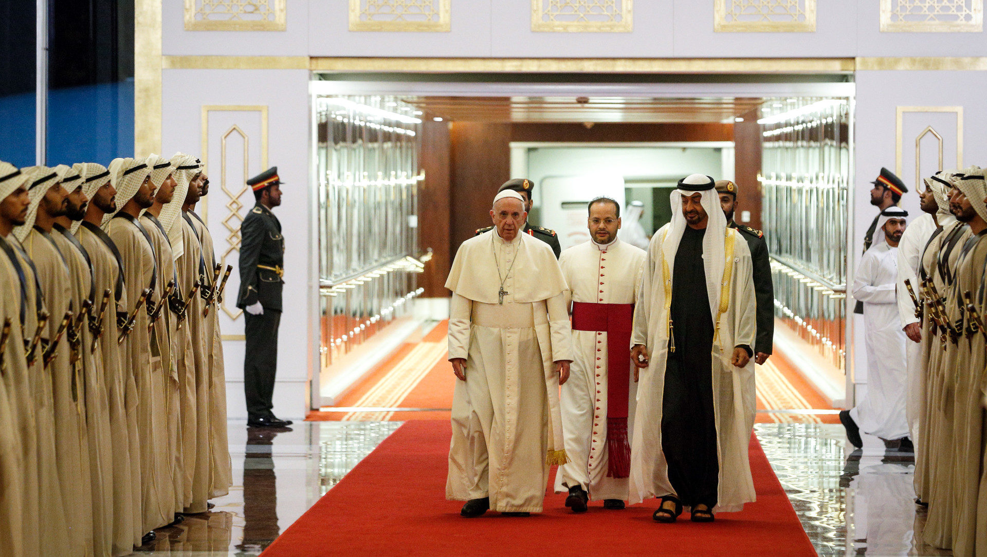 Papst Franziskus mit Muhammad bin Zayed Al Nahyan, Kronprinz der Vereinigten Arabischen Emirate (2019).