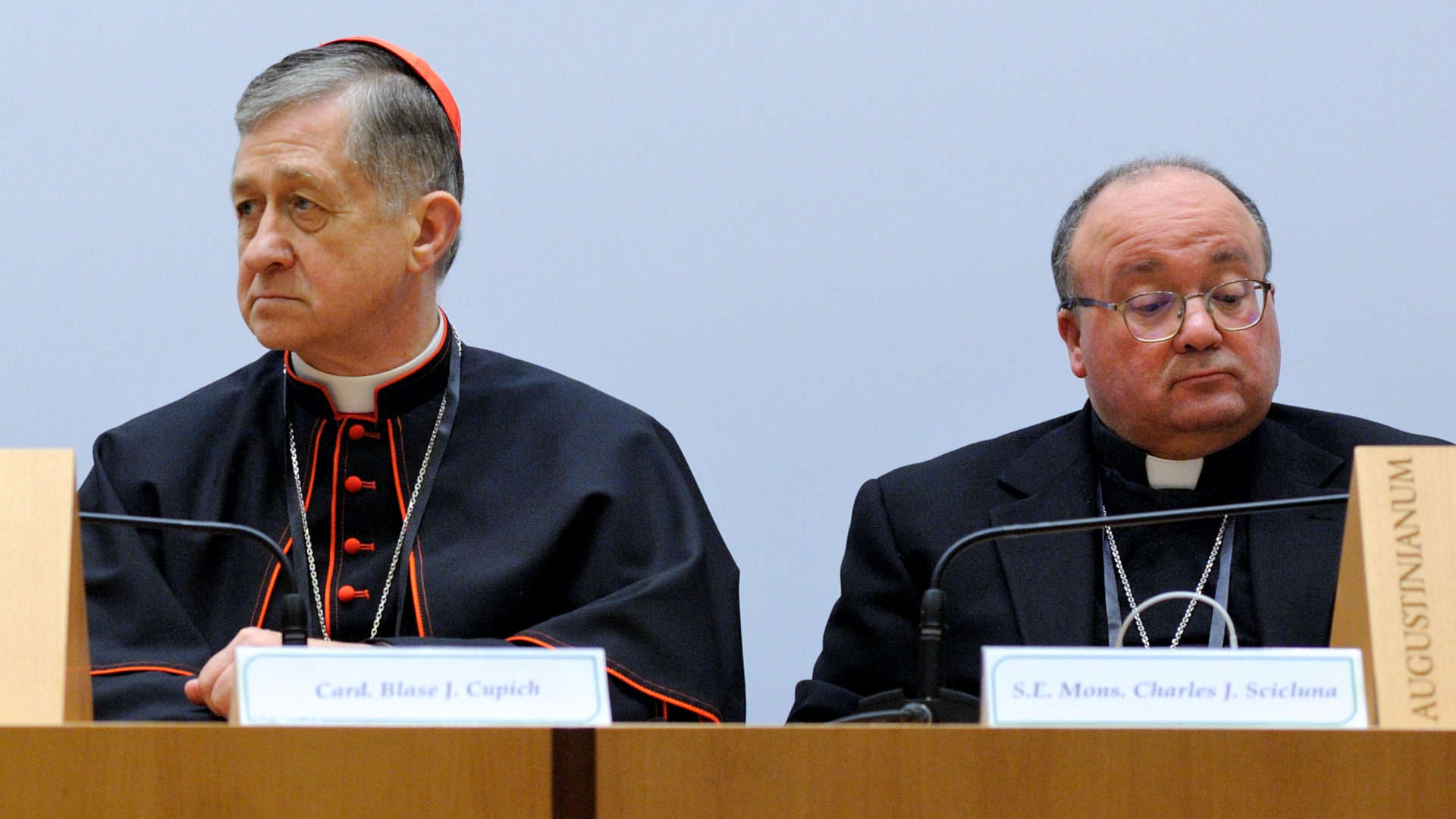 Die Kardinäle Blase Cupich und Charles Scicluna an der Medienkonferenz zum Anti-Missbrauchsgipfel