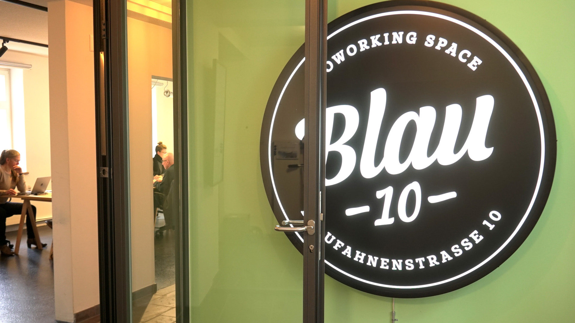 Eingang des Blau 10