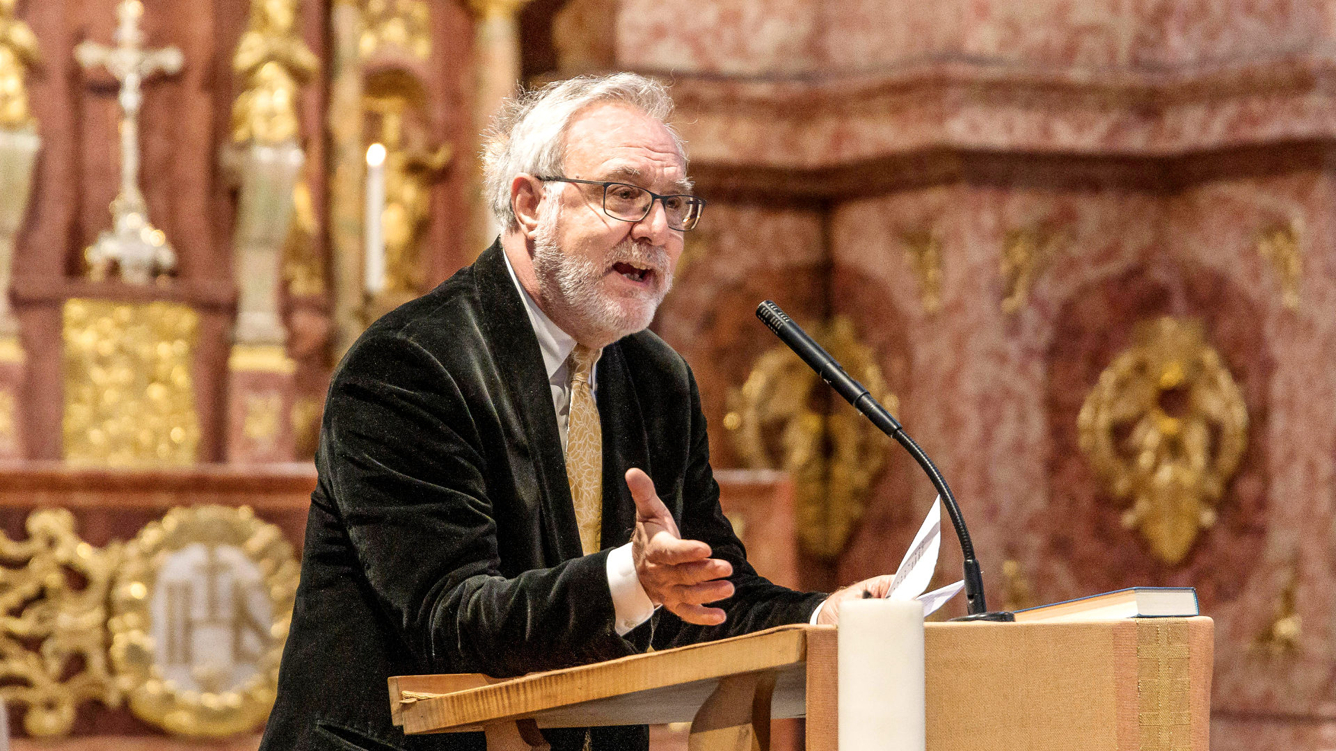 Marco Politi, Vatikan-Journalist und Buchautor, bei einem Vortrag in der Jesuitenkirche in Luzern, 2019