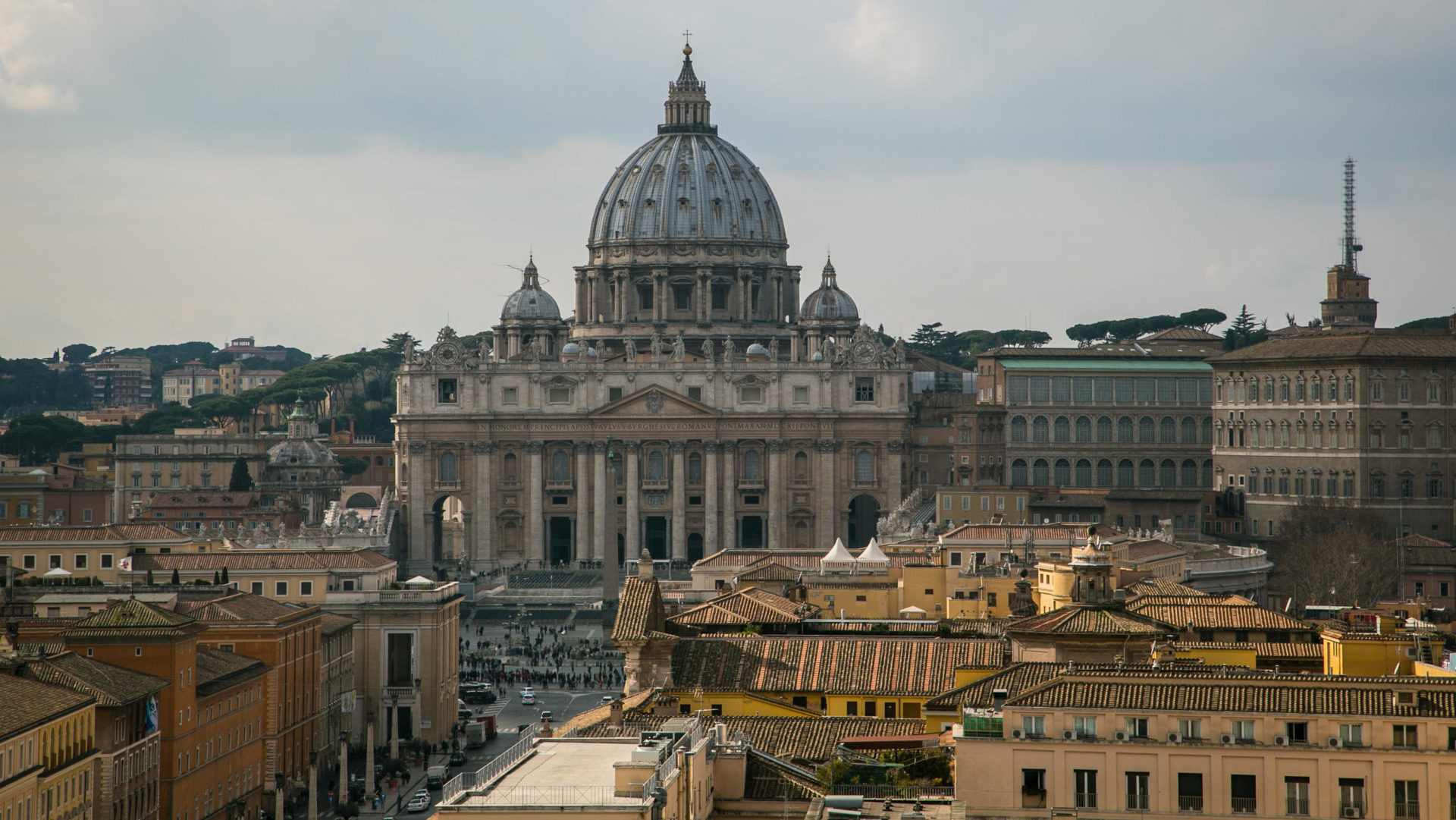 Blick auf den Petersdom in Rom.
