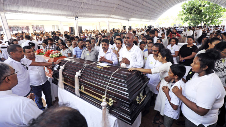 Beerdigung von Opfern des Terroranschlags in der Kirche St. Sebastian in Negombo (Sri Lanka), 23. April 2019. | Keystone