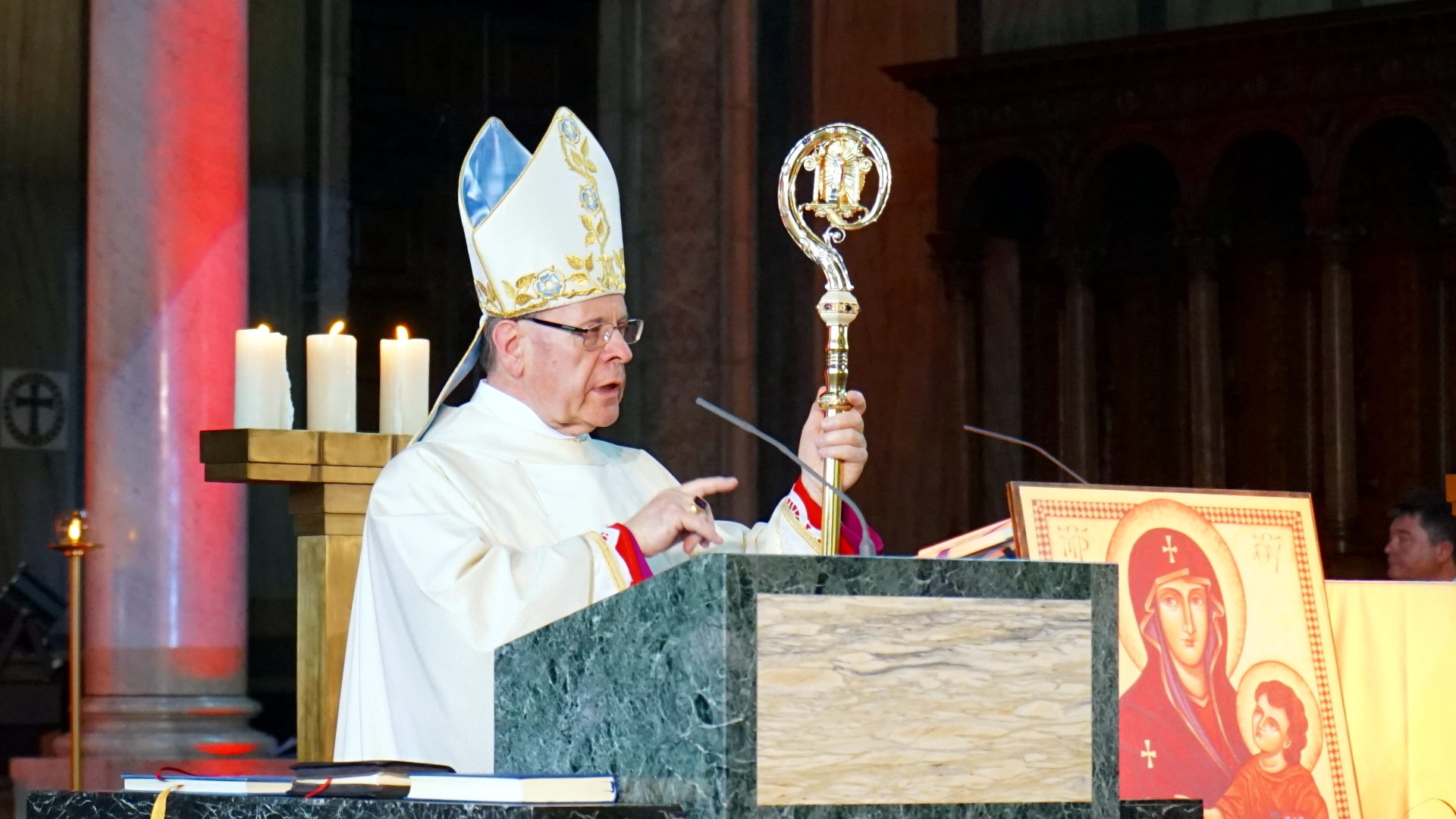 Bischof Vitus Huonder bei einer Predigt im Jahr 2017