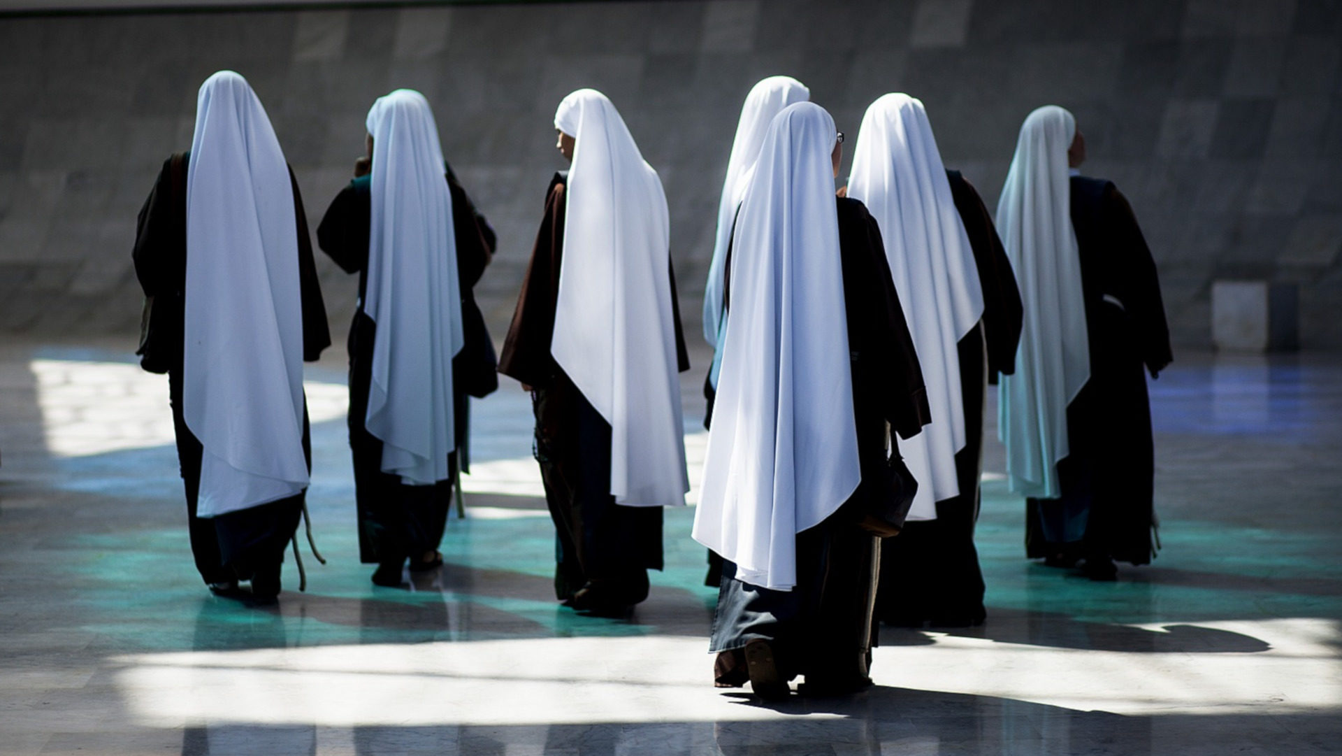 Ordensfrauen unterwegs.