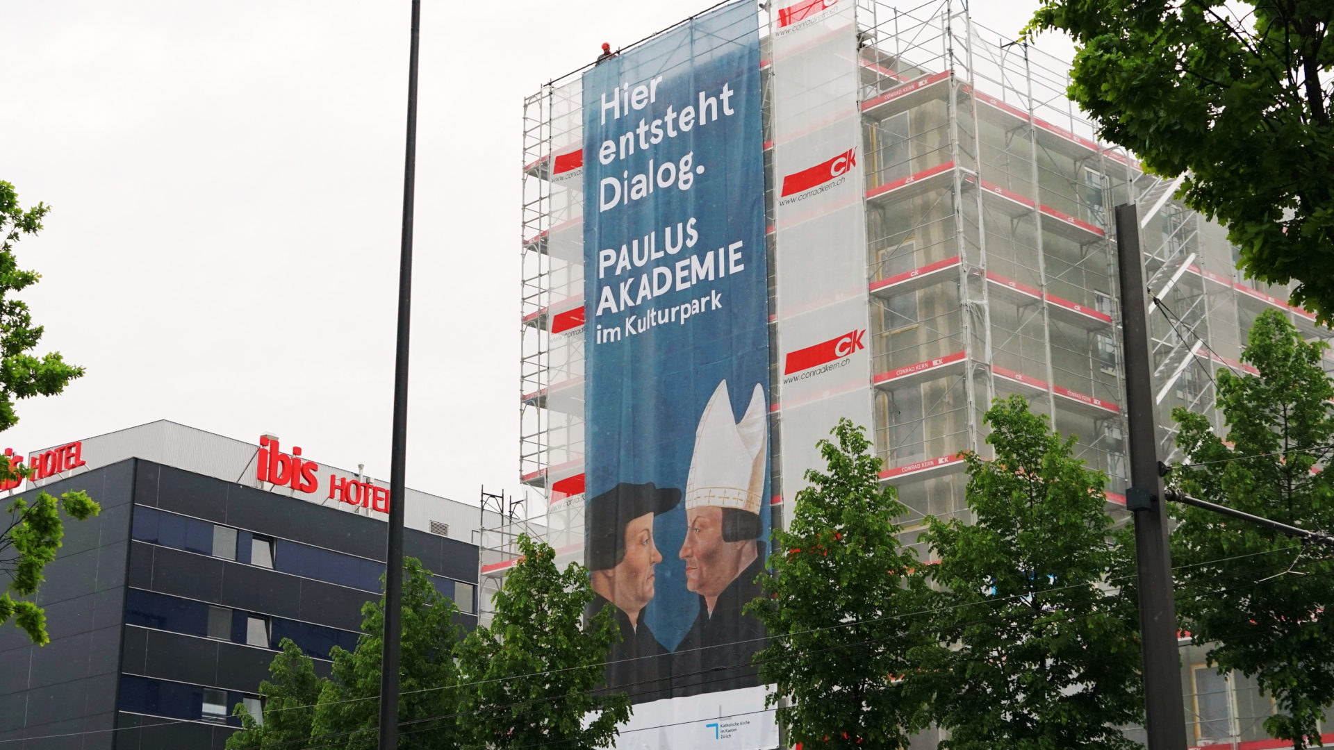 Zwingli wirbt für die Paulus-Akademie.