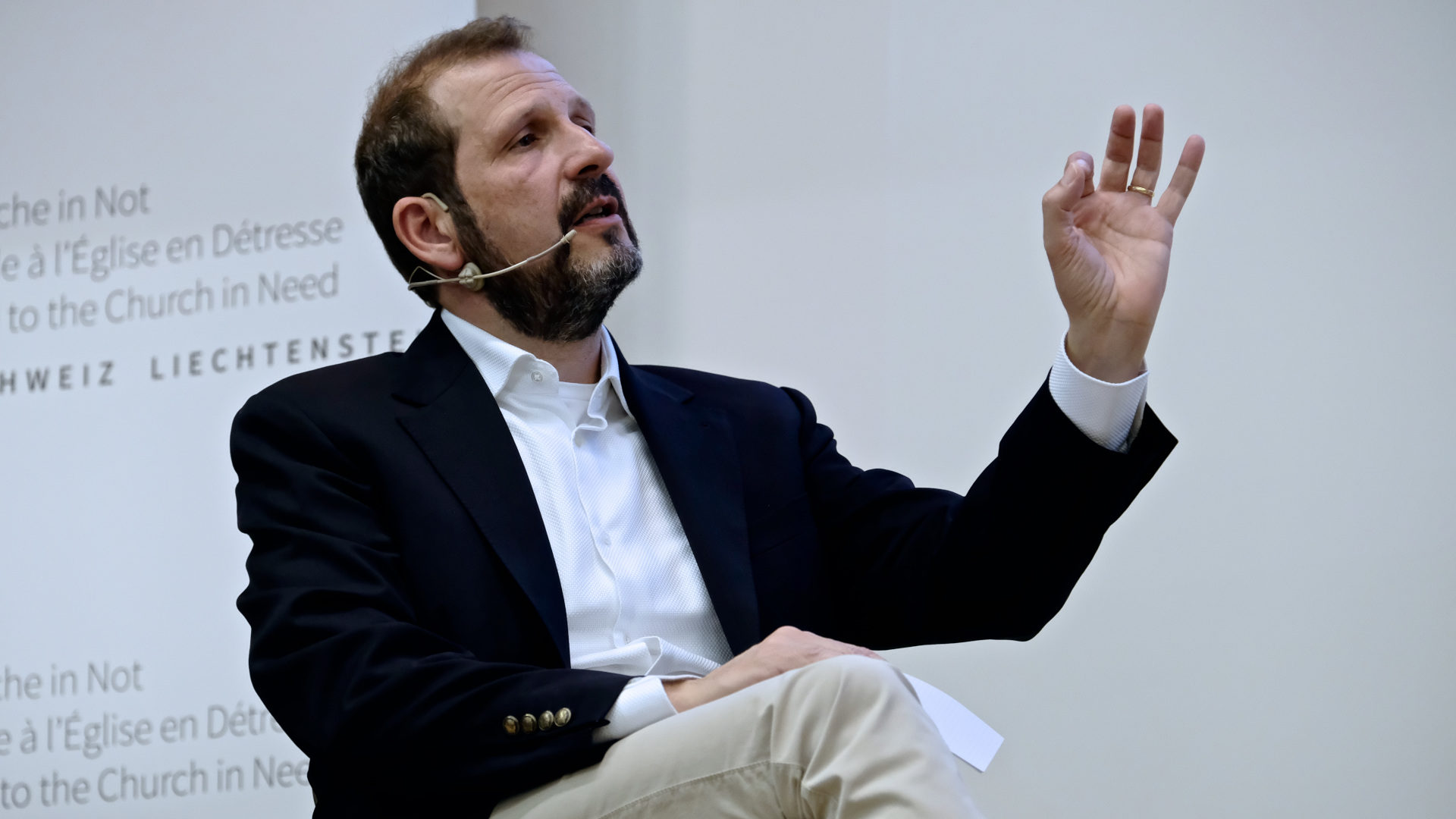 Giuseppe Gracia am Podium von Kirche in Not, 2019