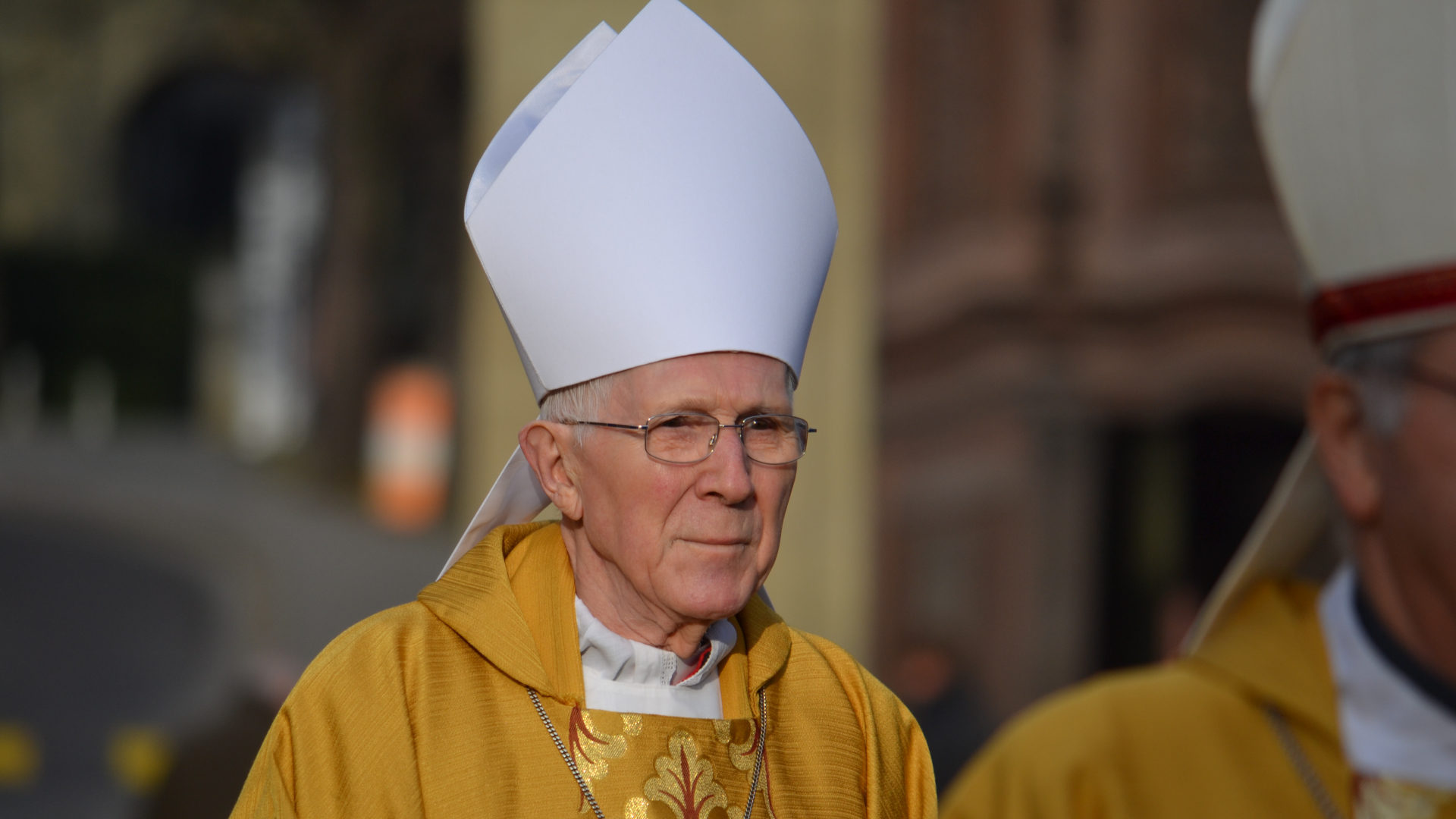 Auftritt des emeritierten Bischofs Amédée Grab 2014