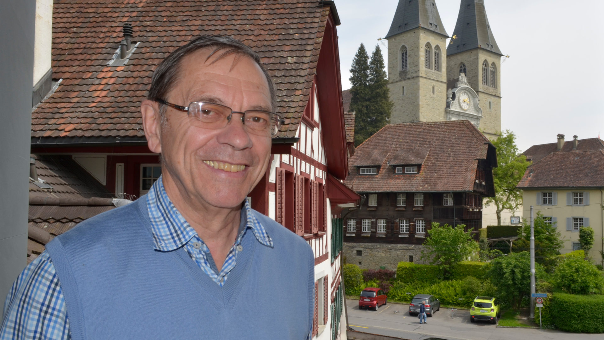 Stephan Leimgruber hat von seiner Wohnung Ausblick auf die Hofkirche Luzern
