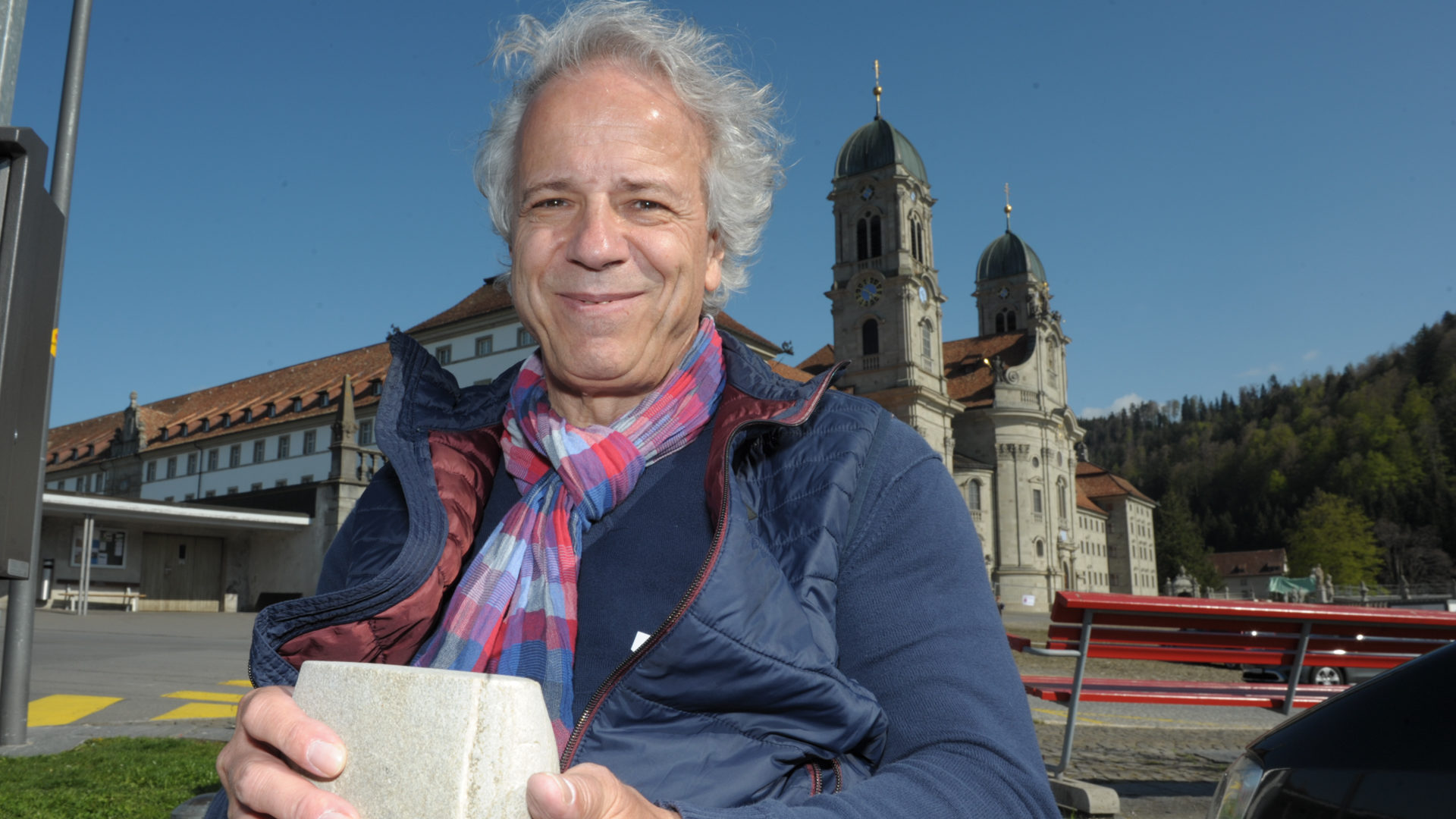 Werner Ruch sammelte jahrelang Geld für einen hindernisfreien Einsiedler Klosterplatz.