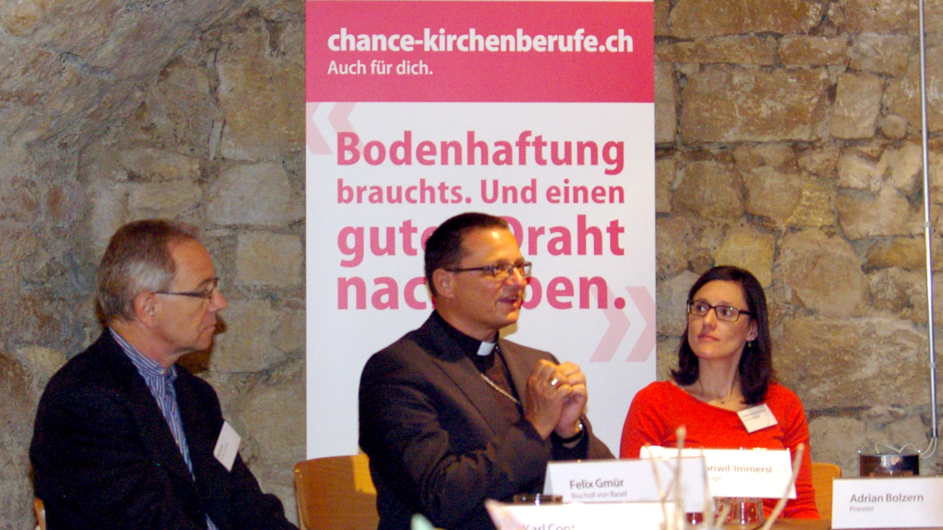 Karl Conte, Zürcher Synodalrat, Bischof Gmür und Religionspädagogin Patrizia Vonwil-Immersi bei der Lancierung "Chance Kirchenberufe"