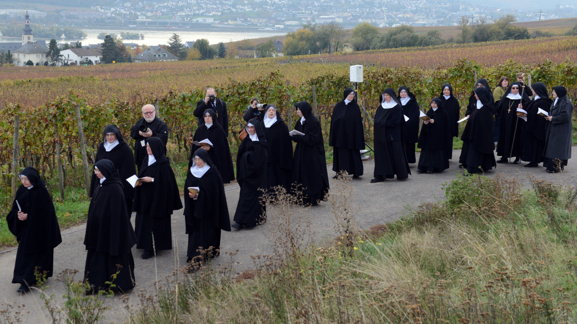 Prozession zu Ehren von Hildegard von Bingen in Eibingen am 1. November 2012