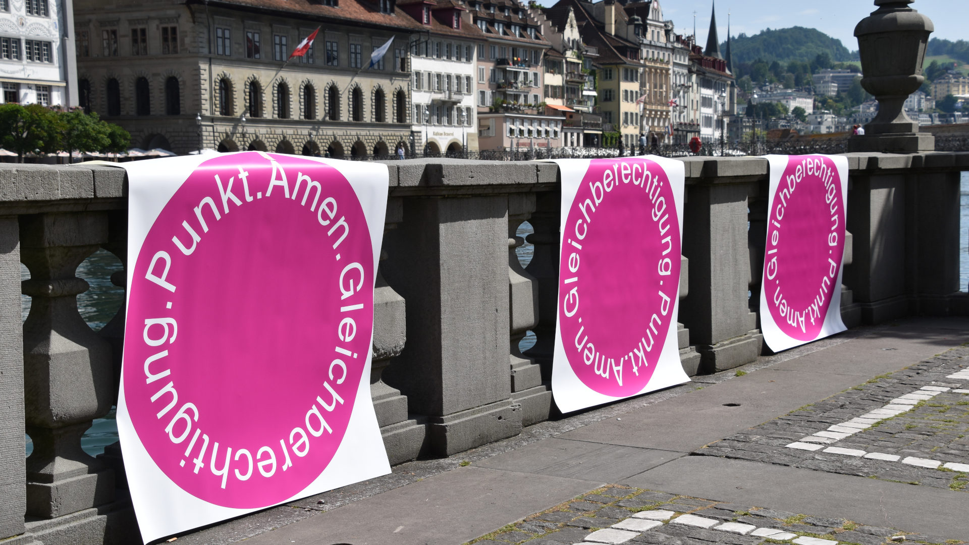Am Reussufer in Luzern, Frauenstreiktag