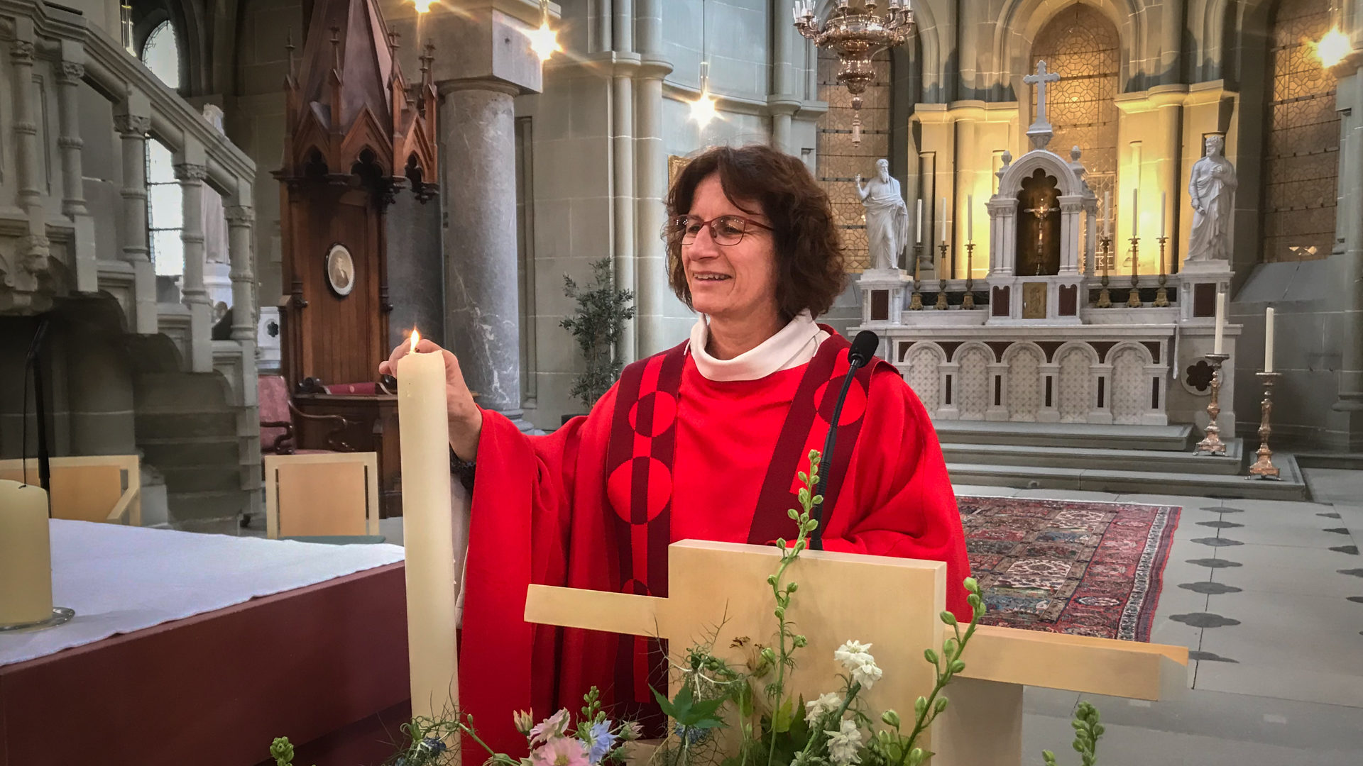 Anne-Marie Kaufmann ist eine der christkatholischen Priesterinnen der Schweiz, 2019