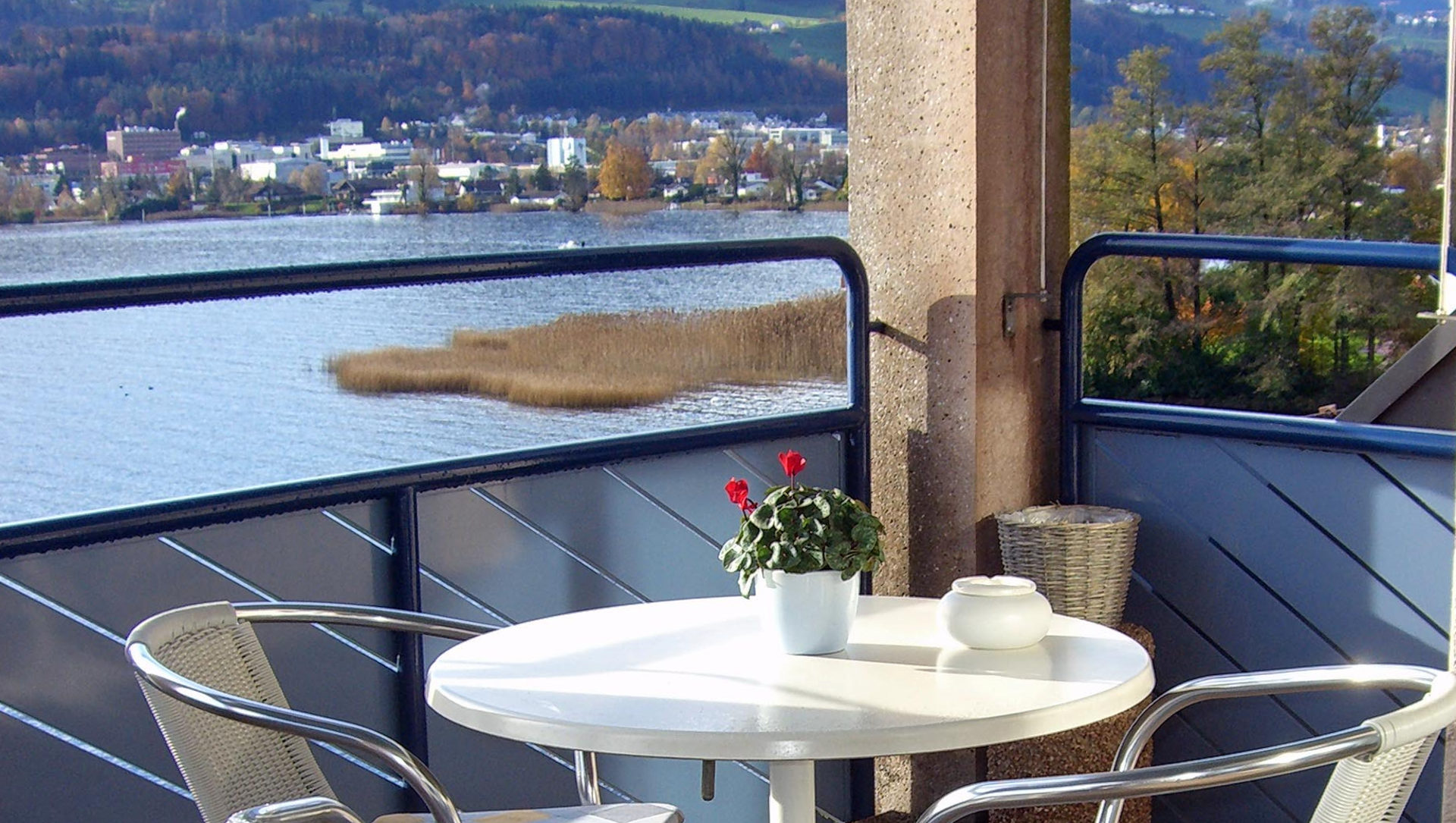 Sterbehospiz St. Antonius in Hurden SZ: Ausblick auf den Oberen Zürichsee
