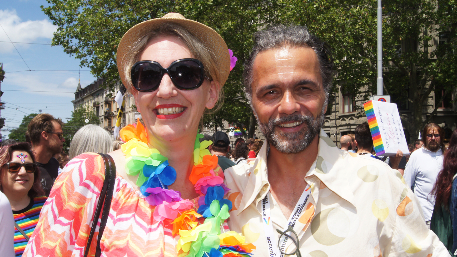 Die oberste Zürcher Katholikin, Franziska Driessen-Reding, mit Meinrad Furrer an der Pride Zurich