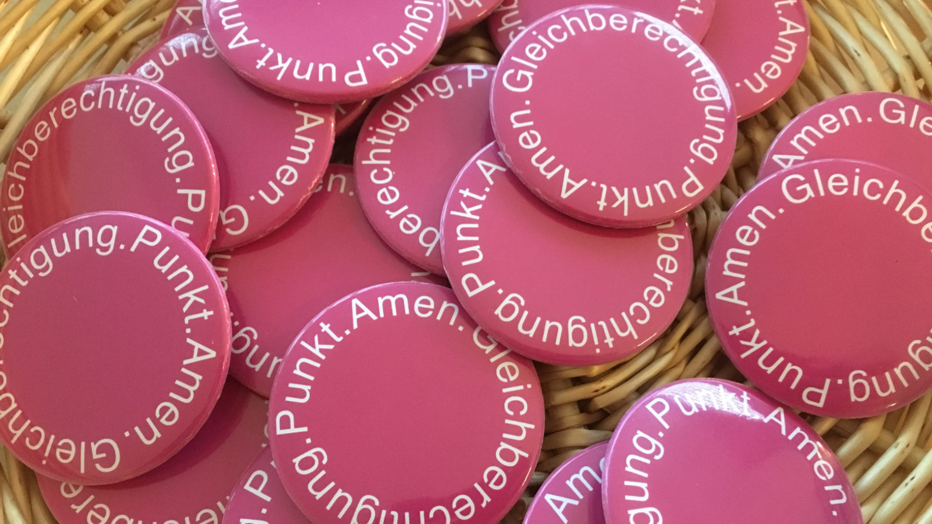 Slogan des Kirchenfrauenstreiks von 2019: Gleichberechtigung. Punkt. Amen