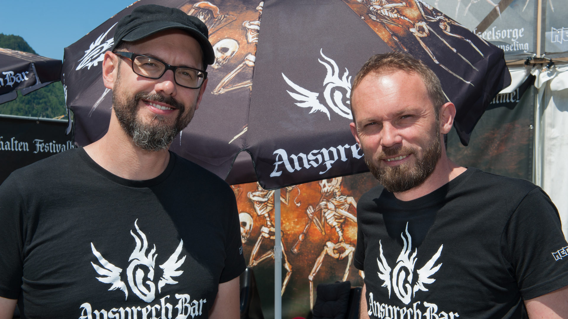 Samuel Hug und Viktor Diethelm und ihr Team sind am diesjährigen Greenfield-Festival seelsorgerisch rund um die Uhr ansprechbar