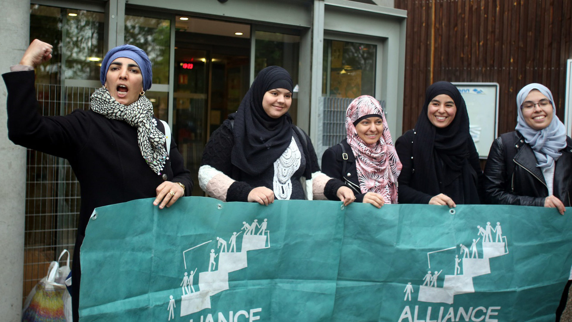 Muslimische Frauen protestieren im französischen Grenoble gegen ein Burkini-Verbot.