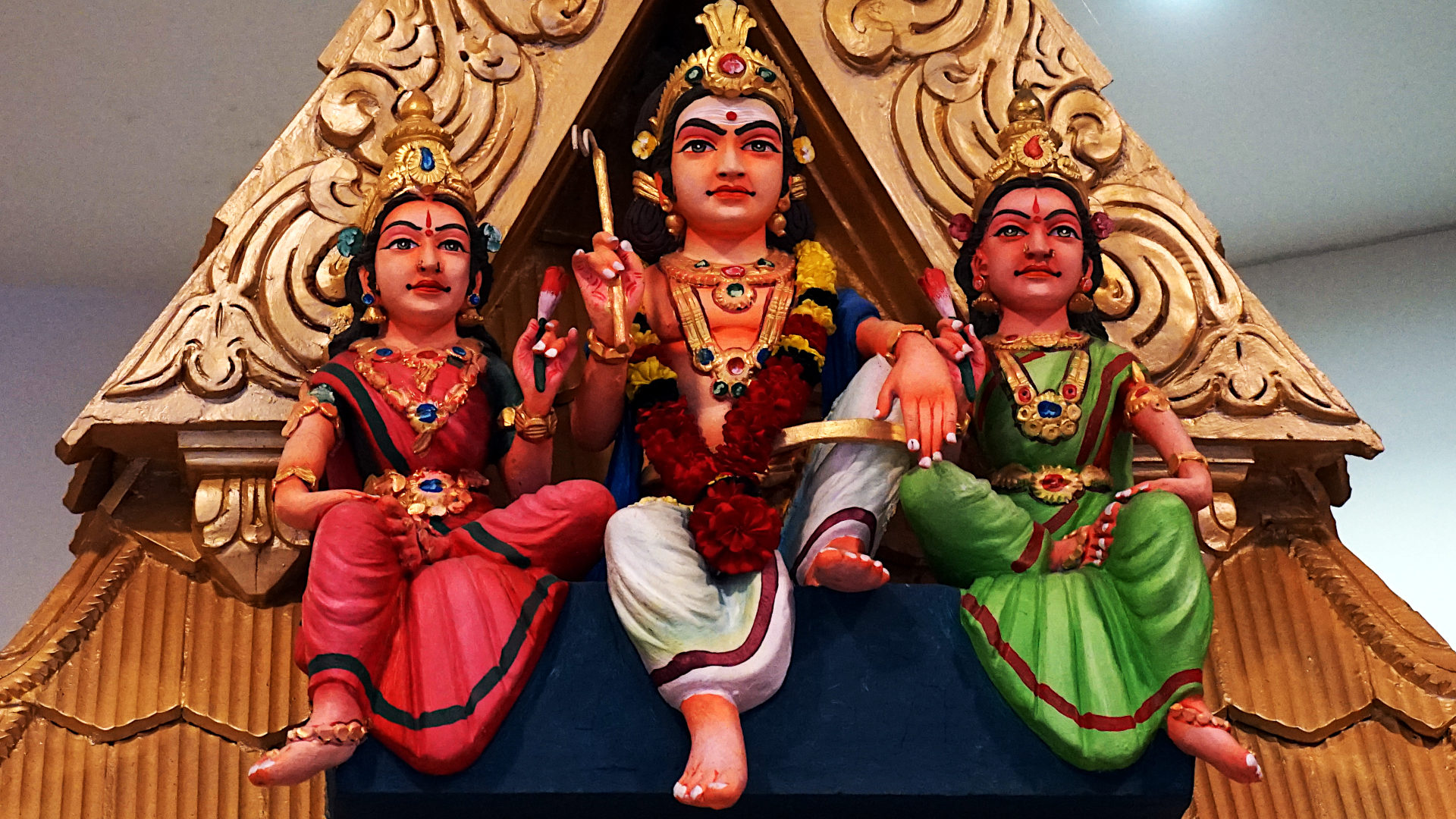 Gottheiten im Hindu-Tempel im Berner Haus der Religionen