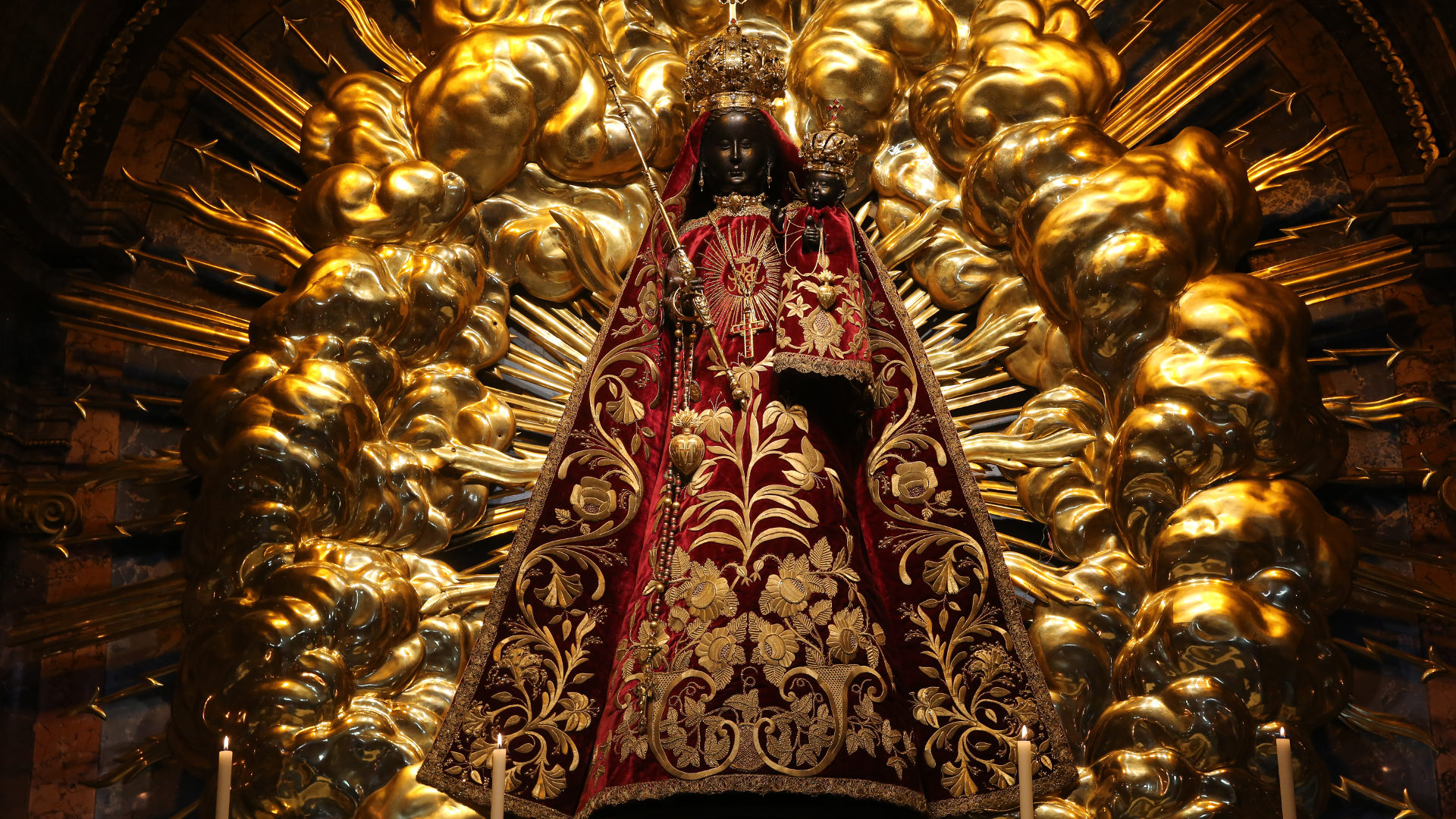 Die Schwarze Madonna im "Innsbrucker Kleid"