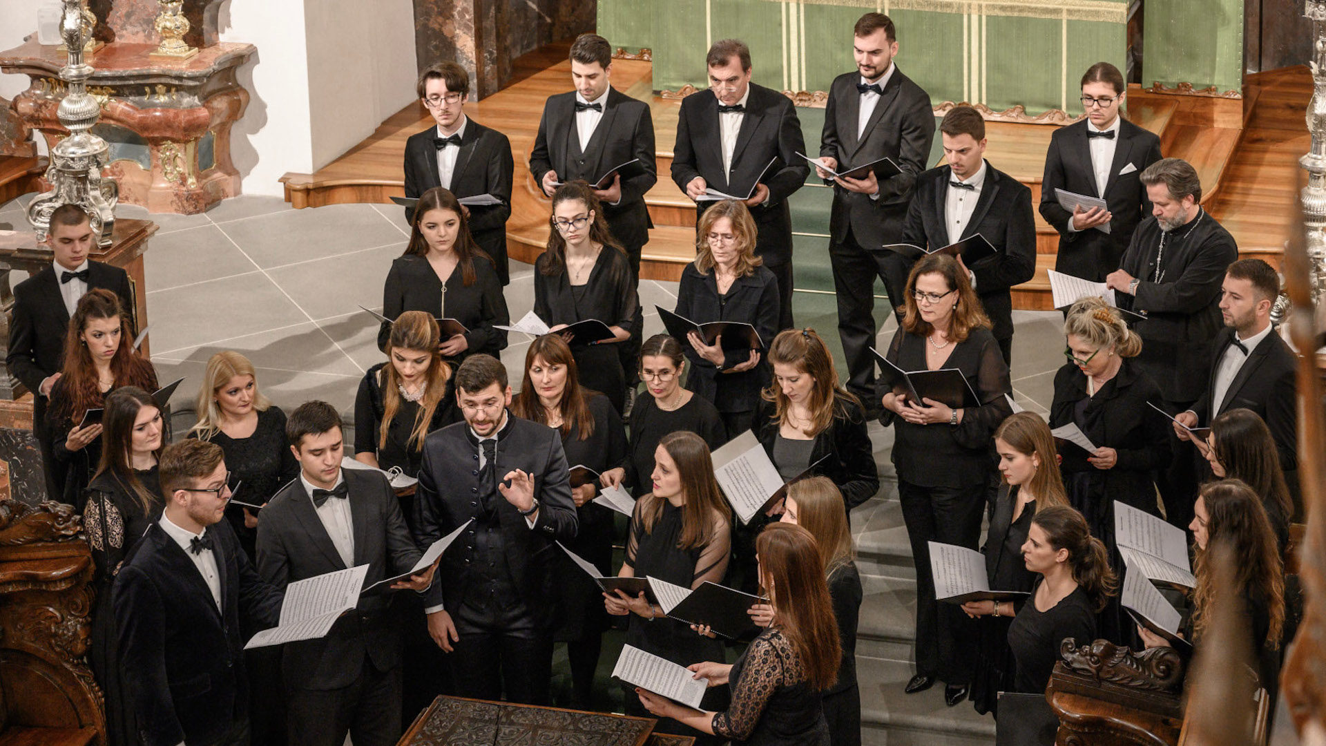 Der serbisch-orthodoxe Kirchenchor Bogorodicin anlässiich eines Konzertes in Beromünster.