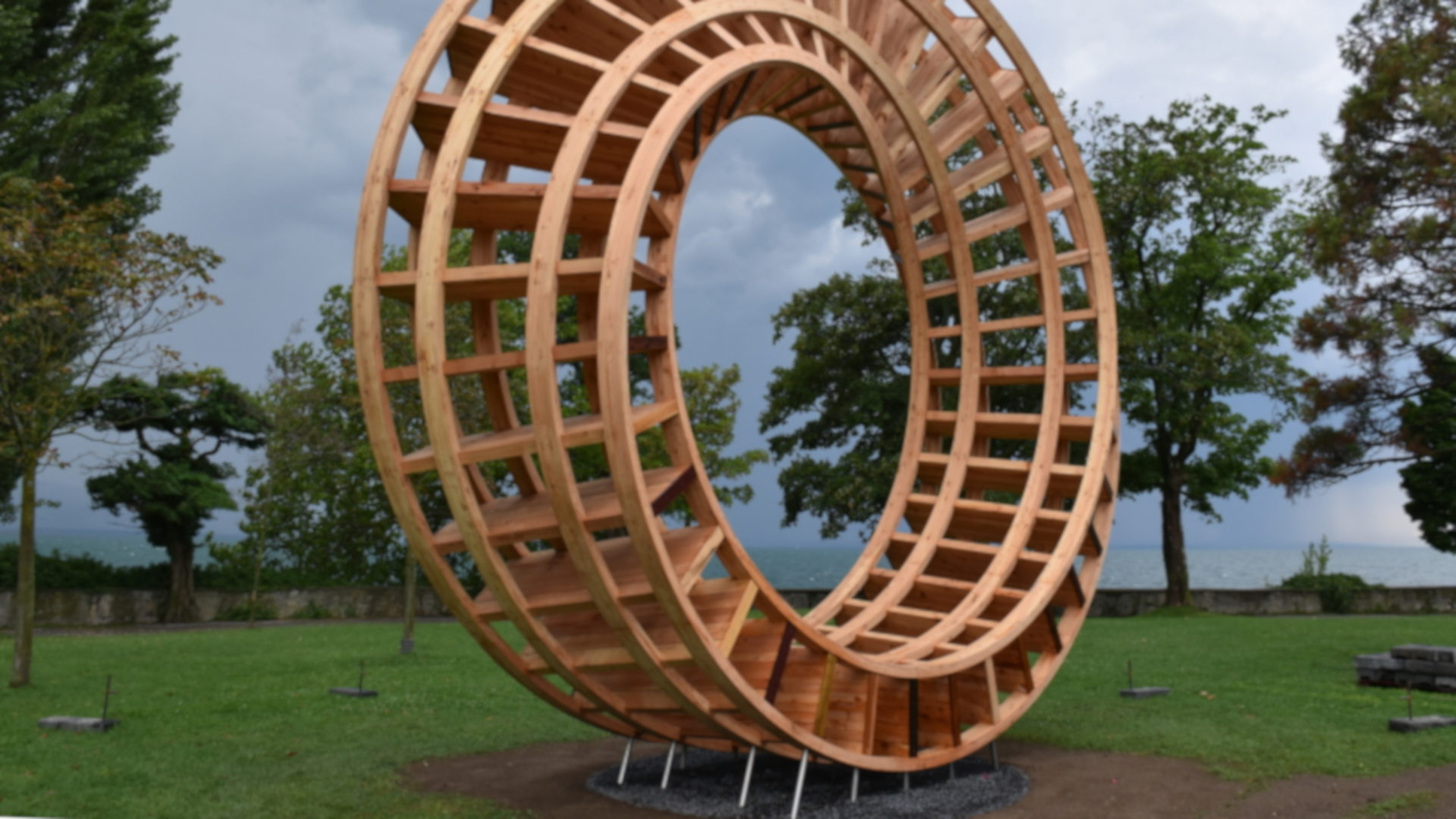Holzskulptur "Ring for Peace" aktuell in Lindau
