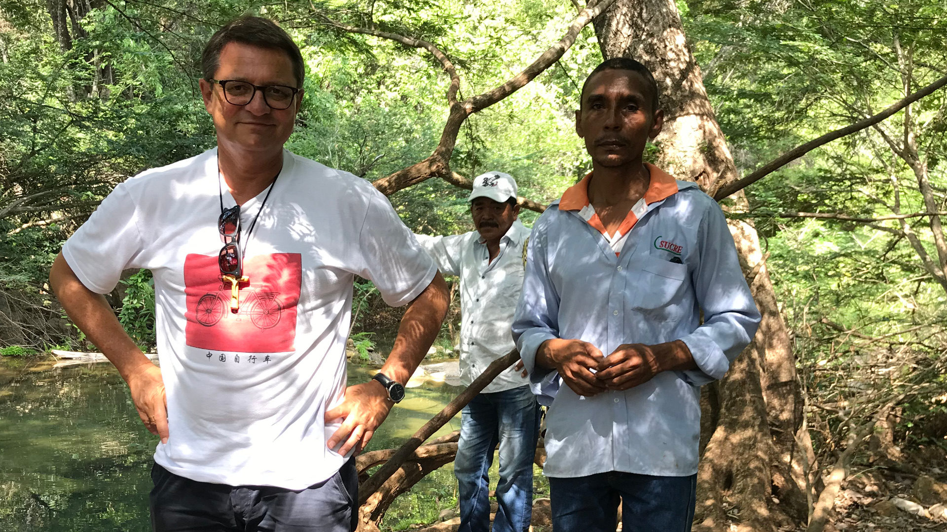 Bischof Felix Gmür auf Pastoralbesuch in Kolumbien in einem Gebiet, das durch eine Mine verschmutzt wurde.