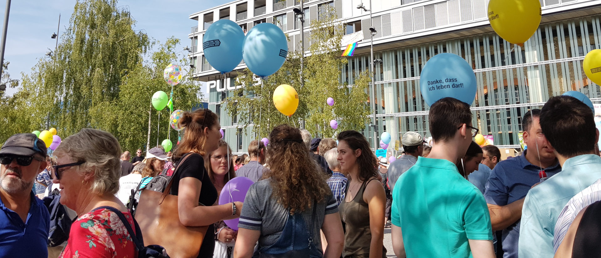 Ein wenig wie ein Volksfest - Teilnehmer am "Marsch fürs Läbe"