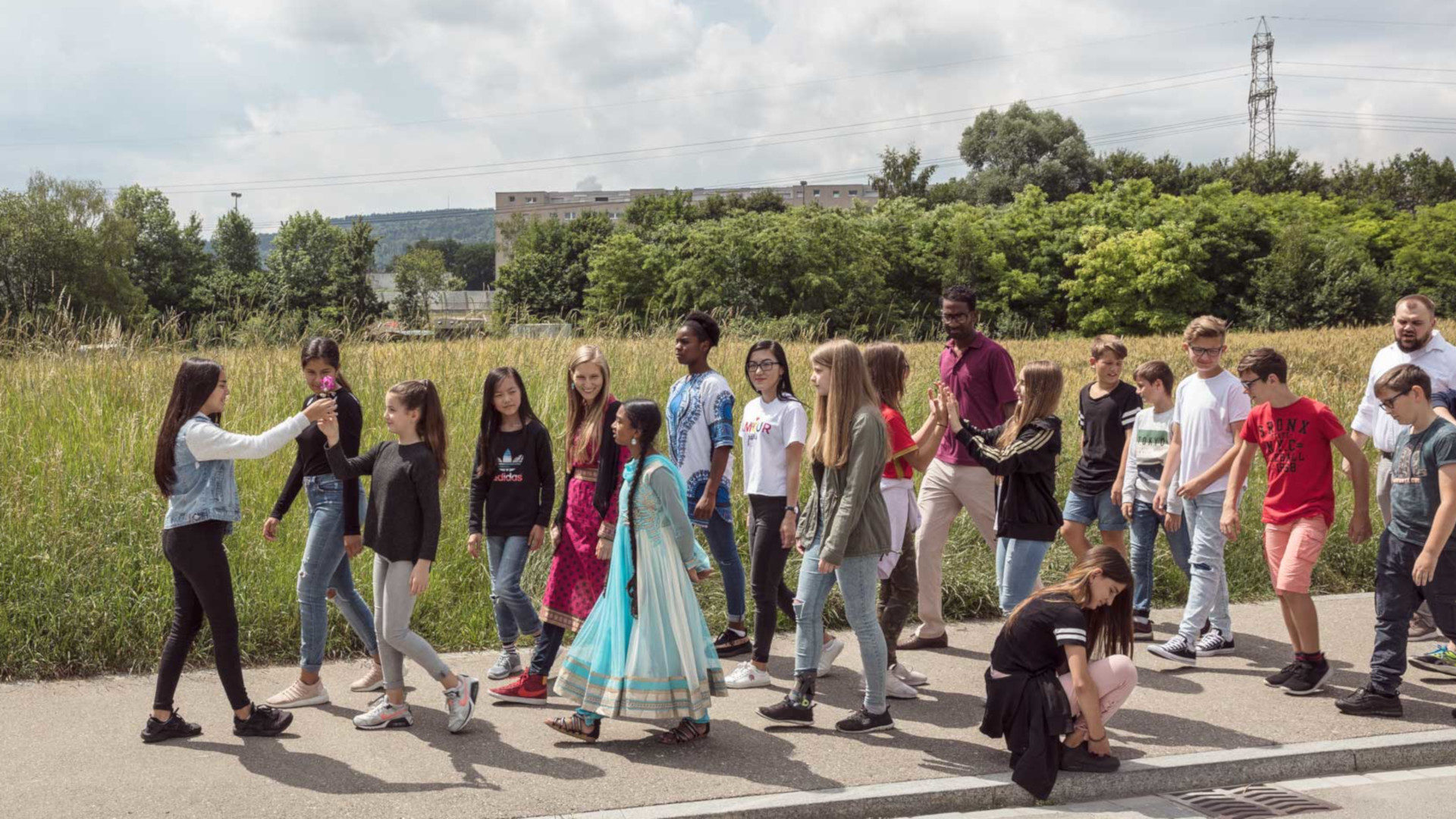 Schulklasse im Projekt "Dialogue en Route" von Iras Cotis unterwegs