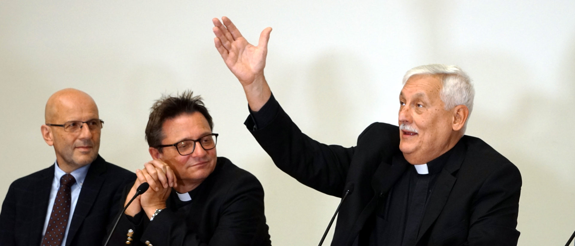 Daniel Kosch, Felix Gmür, Arturo Sosa (v.l.) anlässlich eines Podiums 2019 in der Schweiz