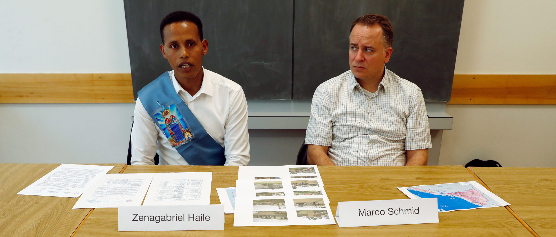 Zenagabriel Haile begleitet von Marco Schmid, ehemaliger Nationaldirektor von Migratio