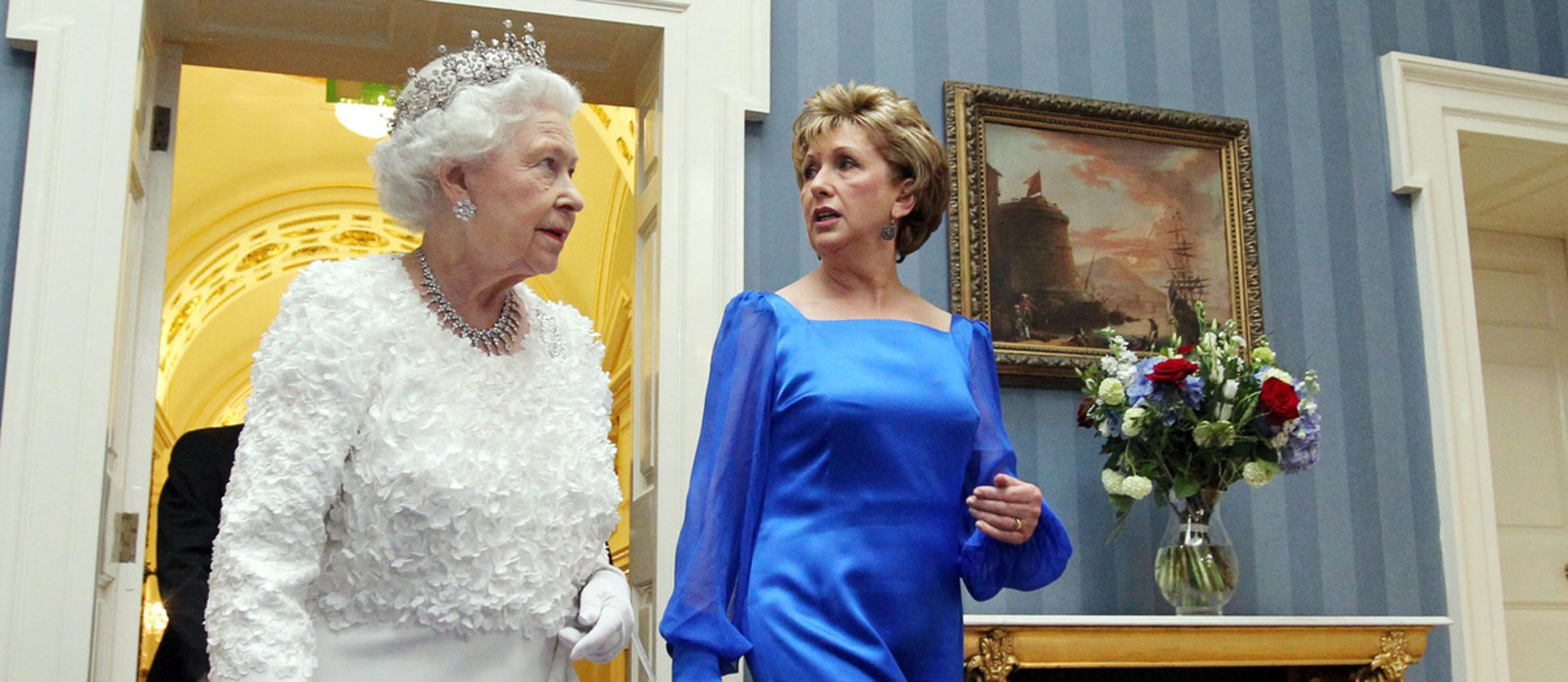 Queen Elizabeth - hier mit Mary McAleese.