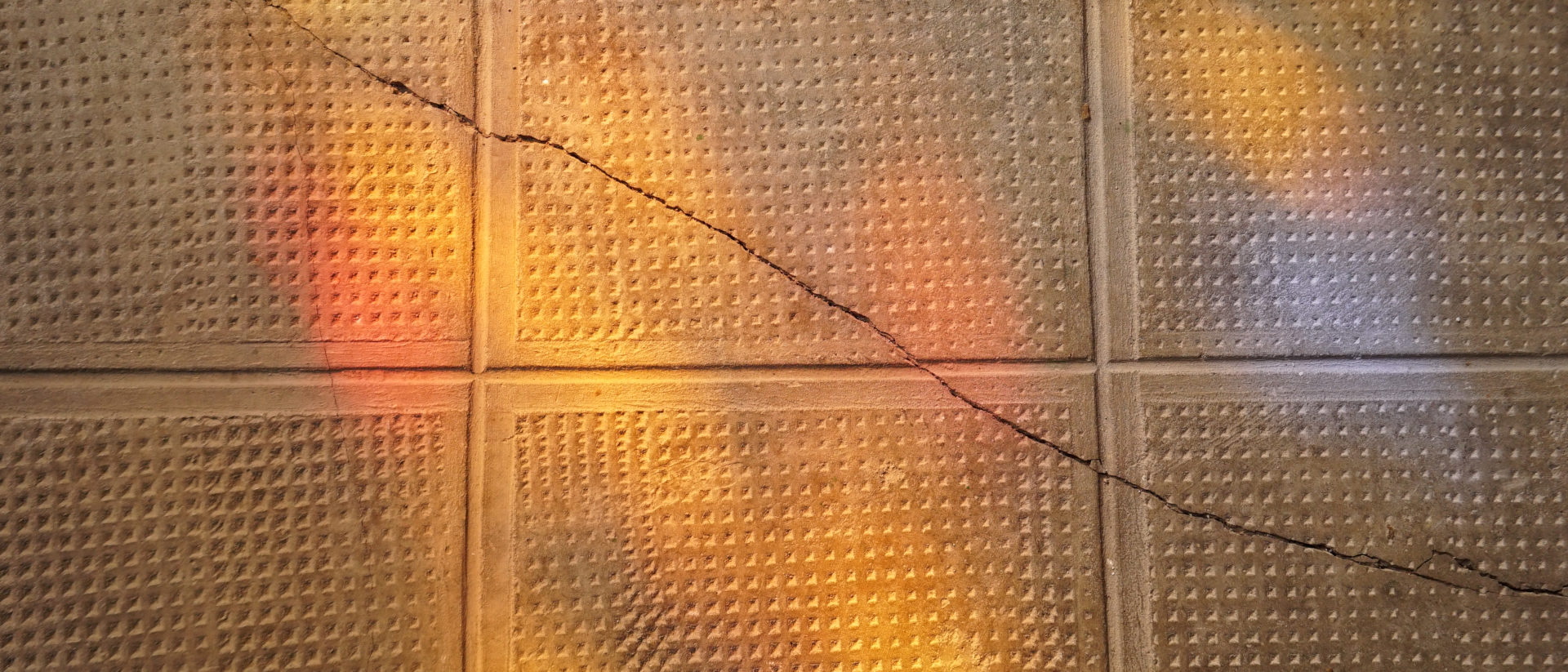 Lichtreflex in der Abdankungshalle Unterer Friesenberg