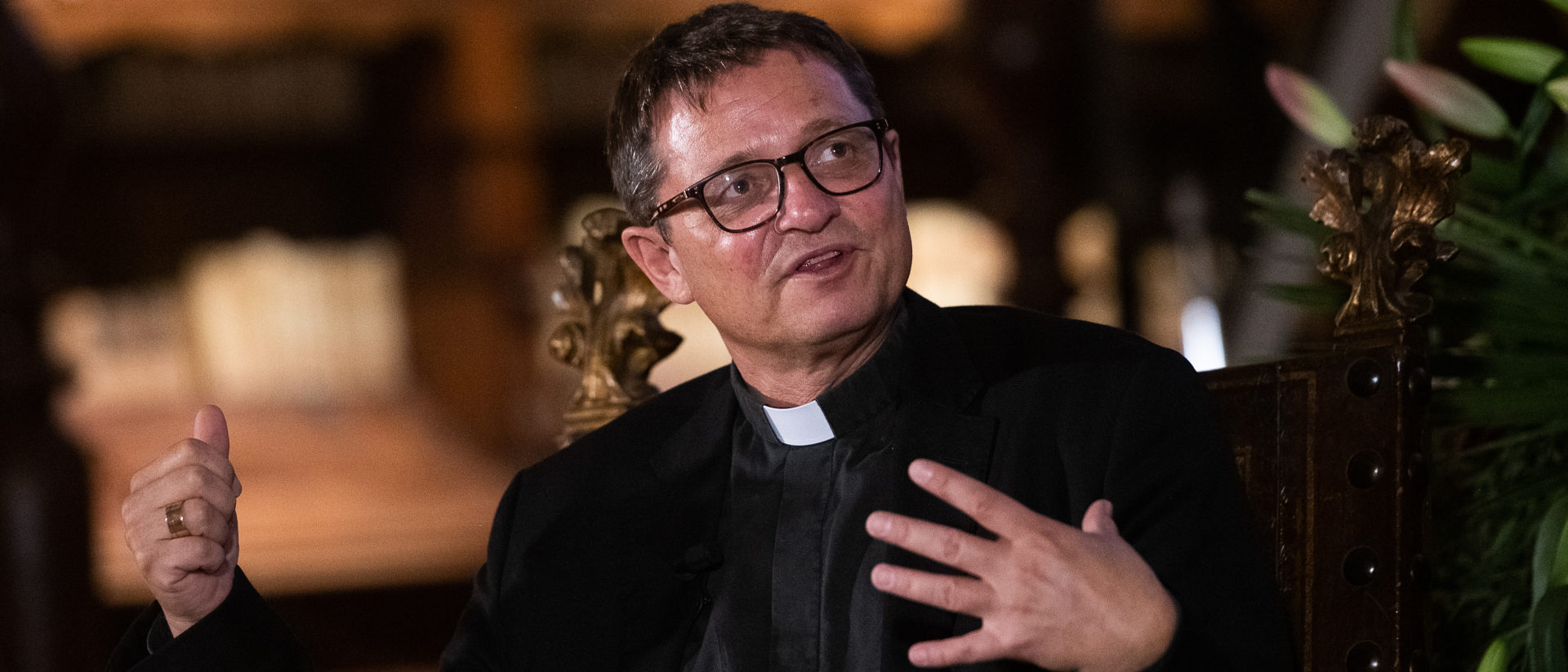 "Bei allem, was man entscheidet, muss geprüft werden, ob die Frauen vergessen wurden", sagte Bischof Felix Gmür 2019 auf dem Podium in Rom.