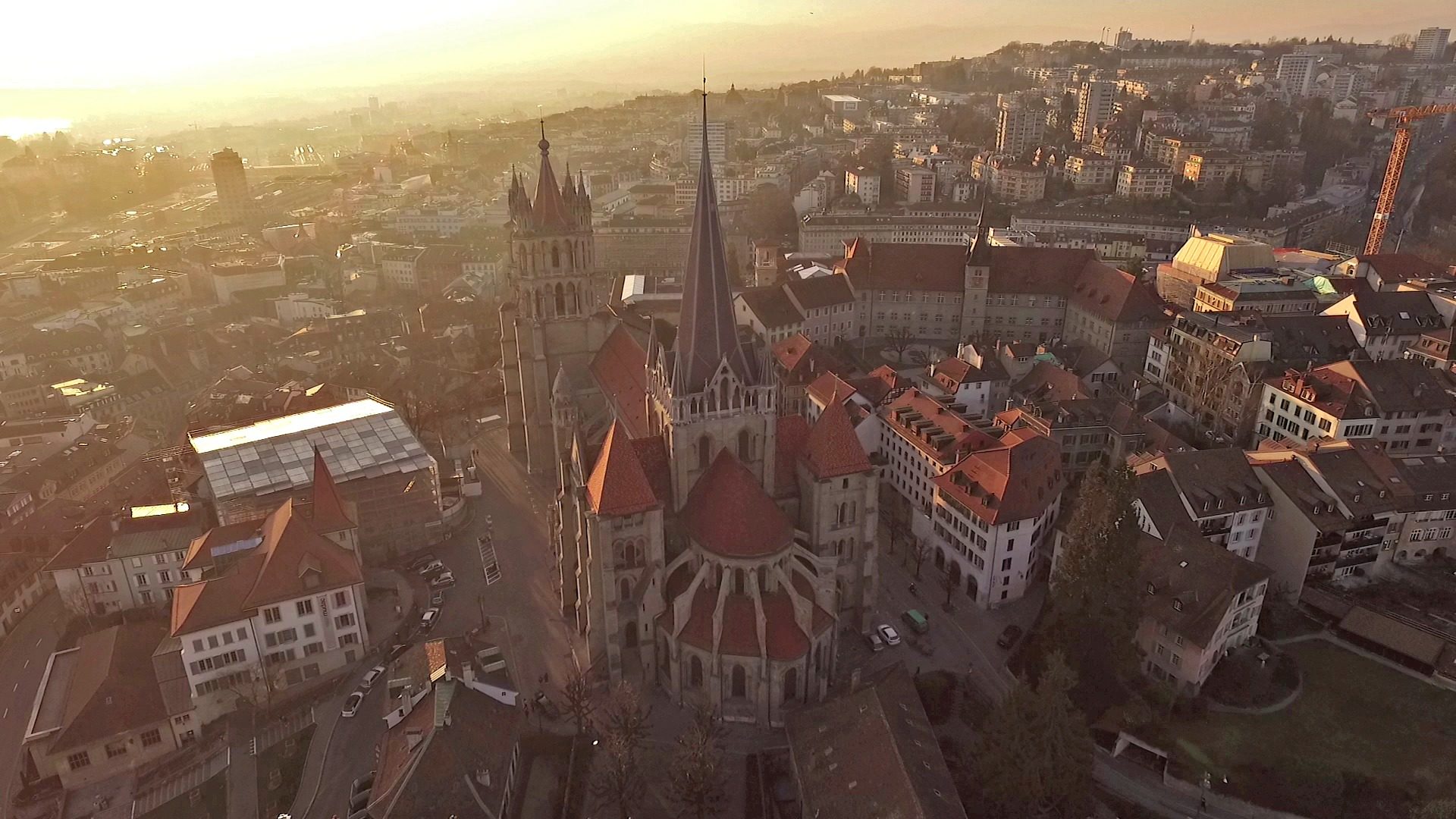 Die Kathedrale von Lausanne aus der Luft betrachtet.