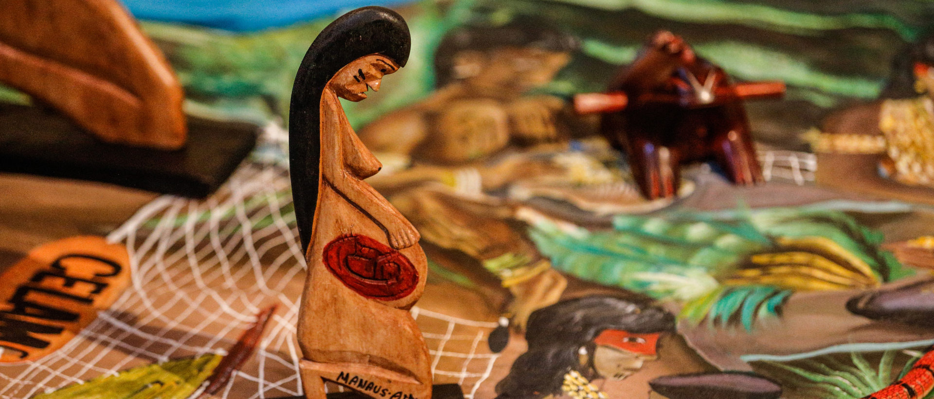 Holzfigur aus Amazonien in der Kirche Santa Maria in Traspontina in Rom.