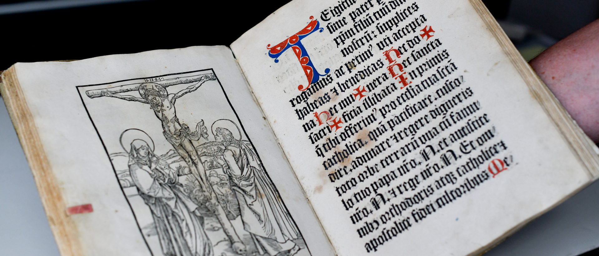 Ein Buch aus der ehemaligen Bibliothek des Klosters Rheinau