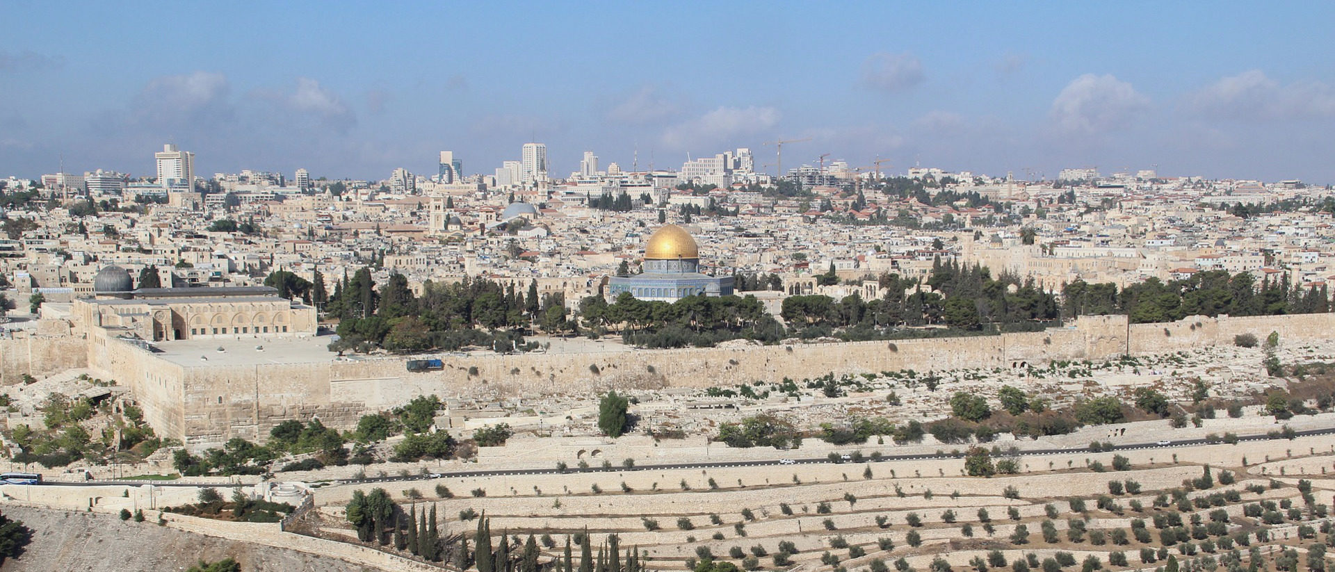 Blick auf die Altstadt von Jerusalem mit Tempelberg und Felsendom.