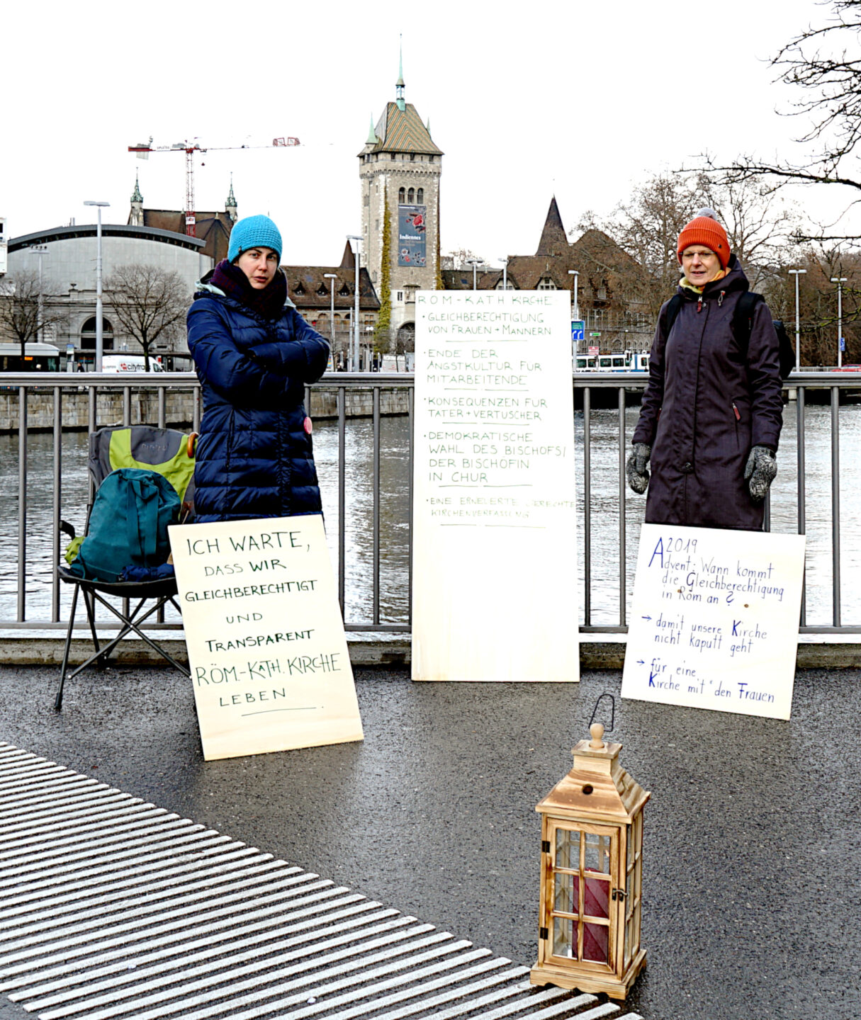 Veronika Jehle (blaue Mütze) und Nadja Eigenmann (rote Mütze)