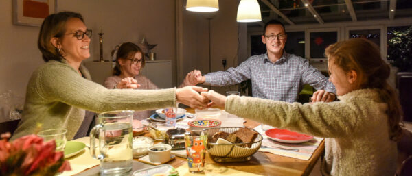 Tischgebet in der Familie. | KNA