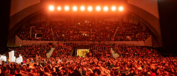 Taizé-Gebet in der Jahrhunderthalle in Breslau, 2020. | Vera Rüttimann