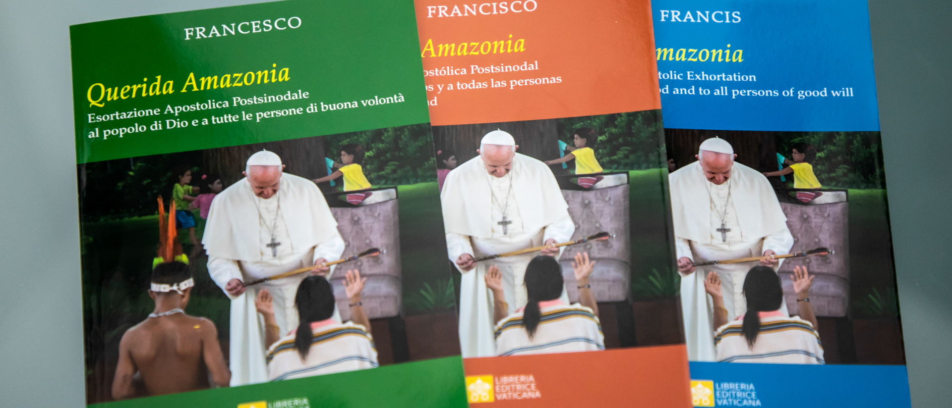 Das Nachsynodale Apostolische Schreiben "Querida Amazonia" von Papst Franziskus zur Amazonas-Synode in den Sprachen Italienisch, Spanisch und Englisch.