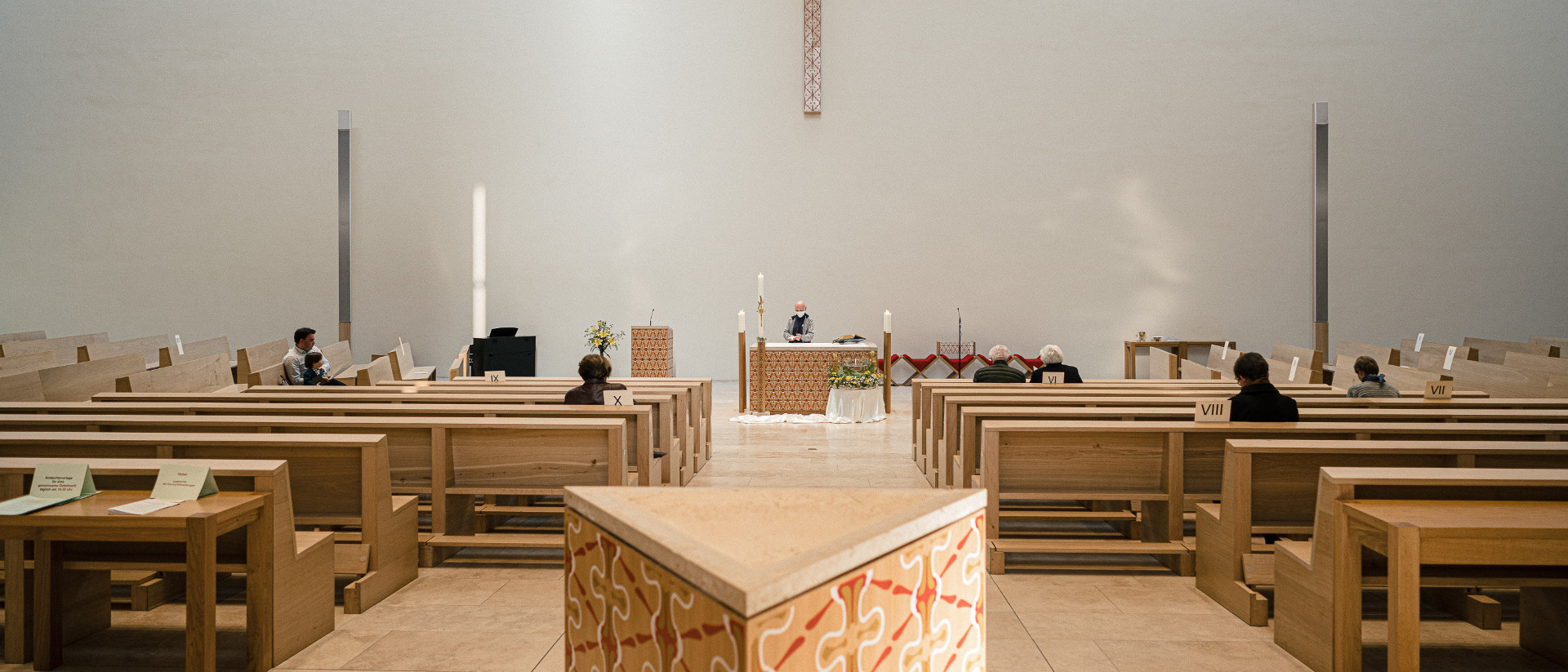 Gottesdienst unter besonderen Sicherheitsmassnahmen in Leipzig.