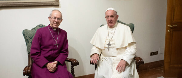 Justin Welby und Papst Franziskus | © KNA